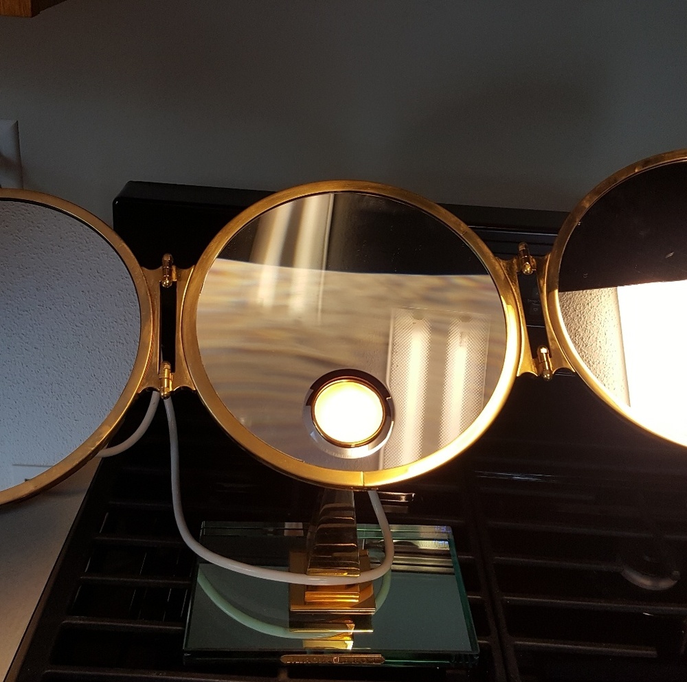 Makeup mirror